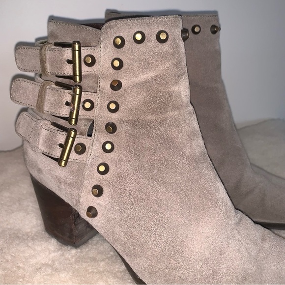 Stuart Weitzman Kickstart Studded Suede Ankle Boot 6 - Picture 3 of 14